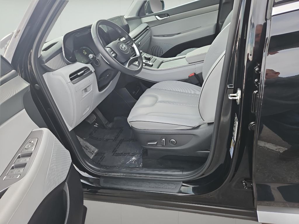 Used 2025 Abyss Black Pearl Hyundai SEL image 22