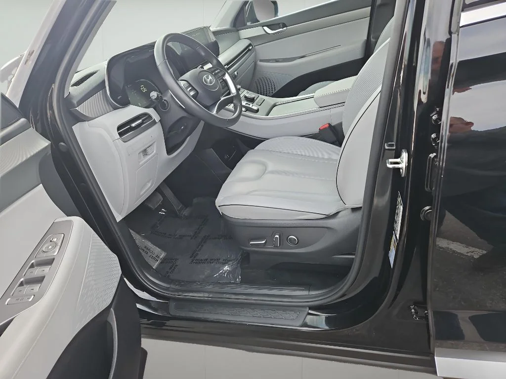 Used 2025 Abyss Black Pearl Hyundai SEL image 22