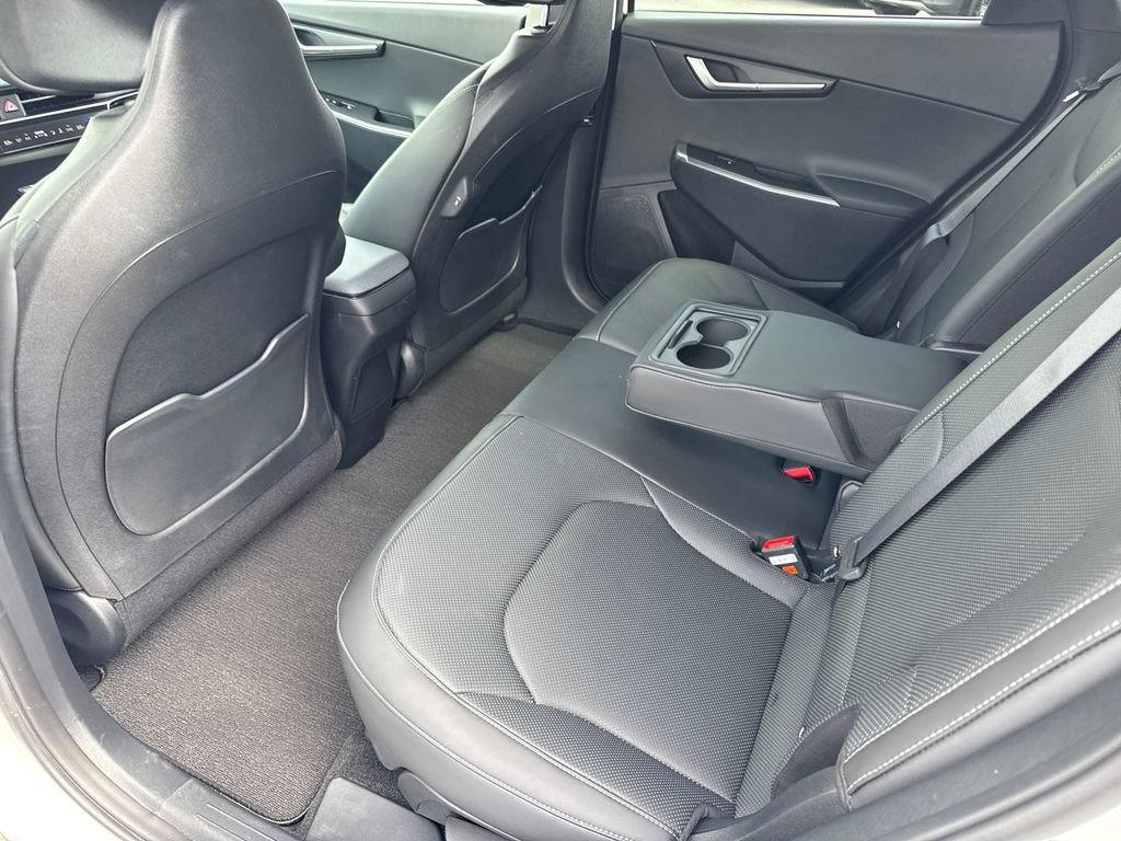 Used 2023 White Kia Wind image 19