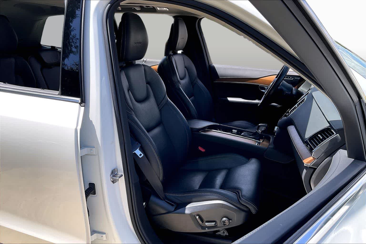 Used 2020 Crystal White Metallic Volvo Inscription image 8