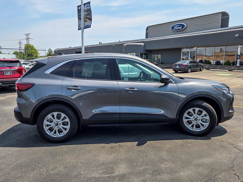 Used 2024 Gray Metallic Ford Active image 9