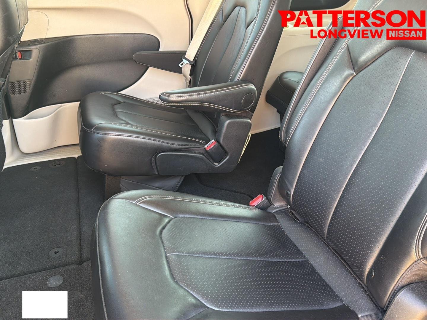 Used 2024 Diamond Black Crystal Pearlcoat Chrysler Touring L image 17