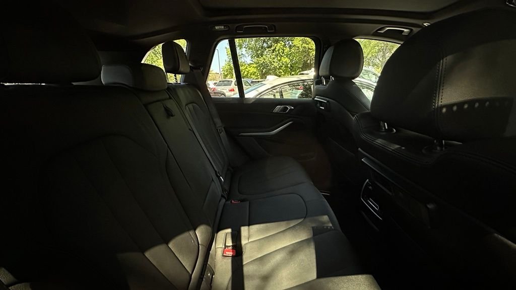 Used 2021 Jet Black BMW xDrive40i image 7