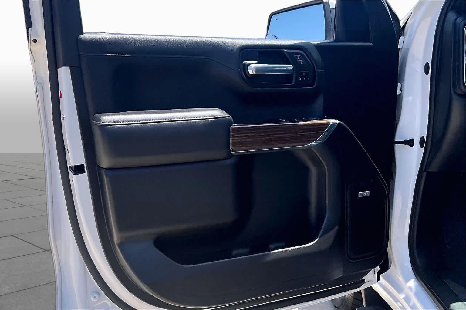 Used 2022 Iridescent Pearl Tricoat Chevrolet High Country image 22