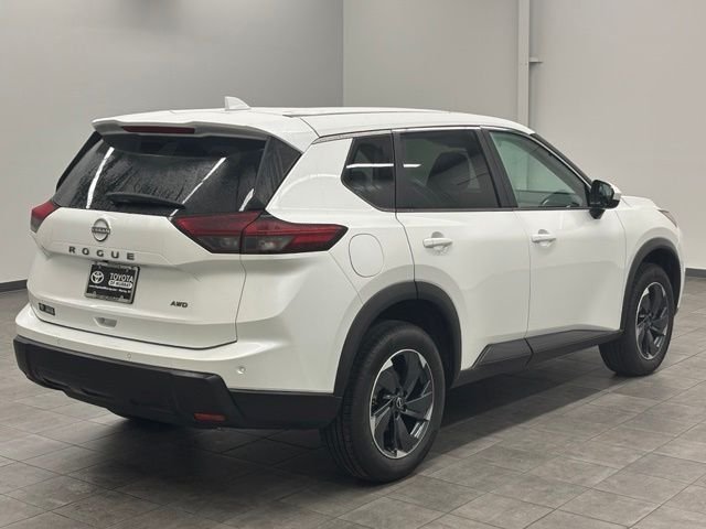 Used 2025 White Nissan SV image 2