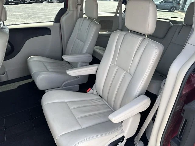 Used 2013 Red Chrysler Touring image 25