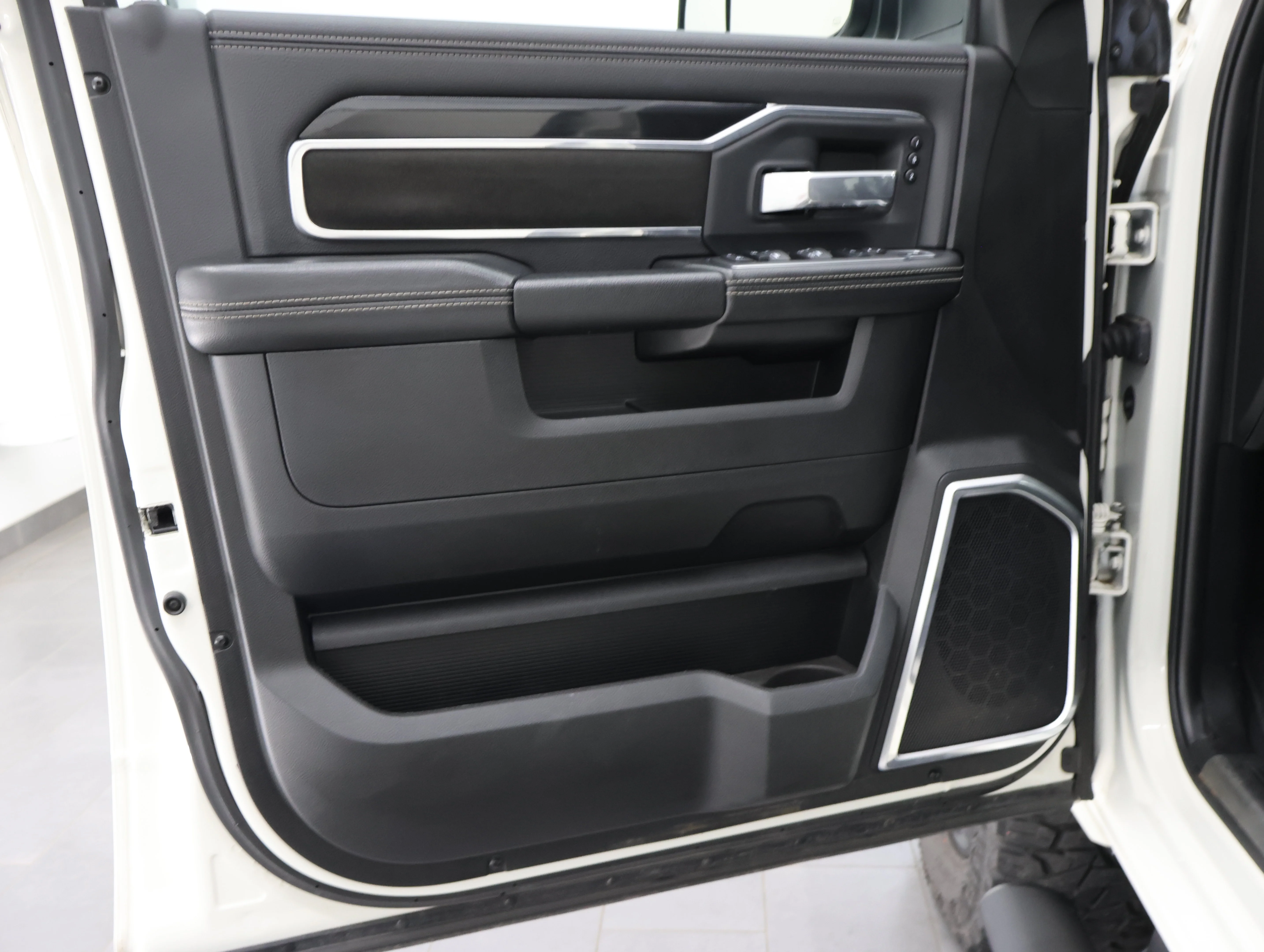 Used 2022 Pearl White Ram Laramie image 41