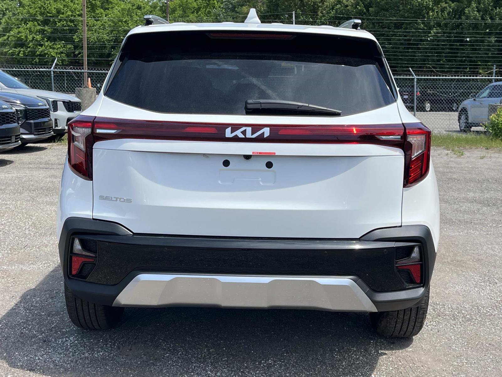 New 2026 Snow White Pearl Kia EX image 6