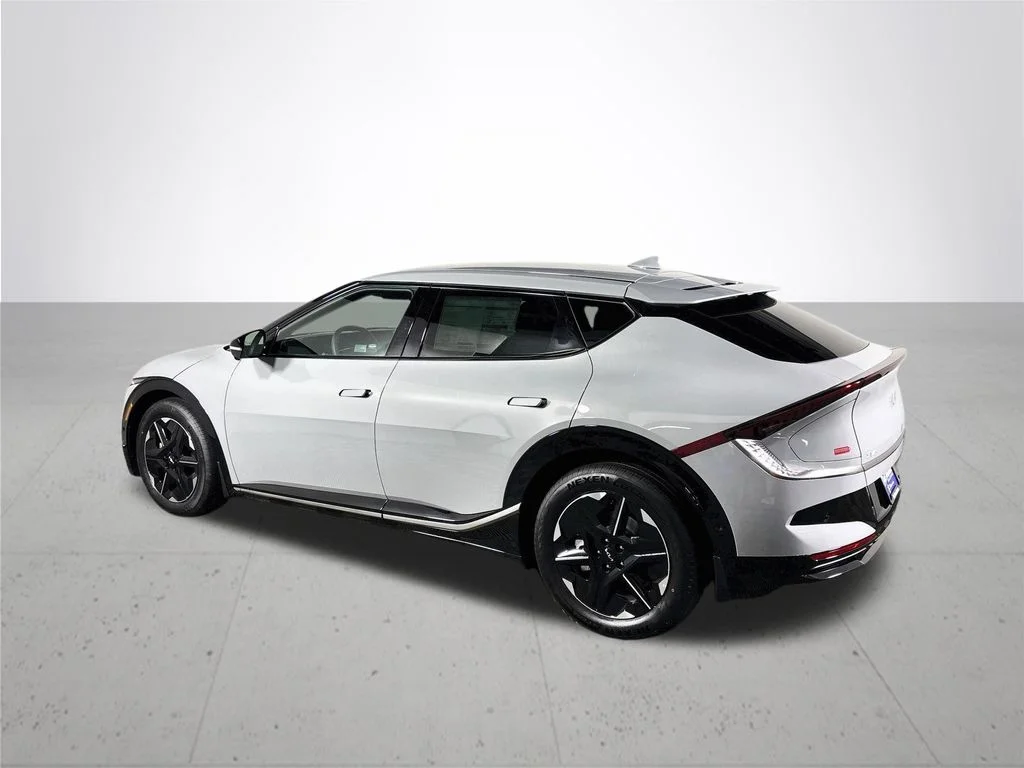 New 2026 Wolf Gray Kia WIND image 8