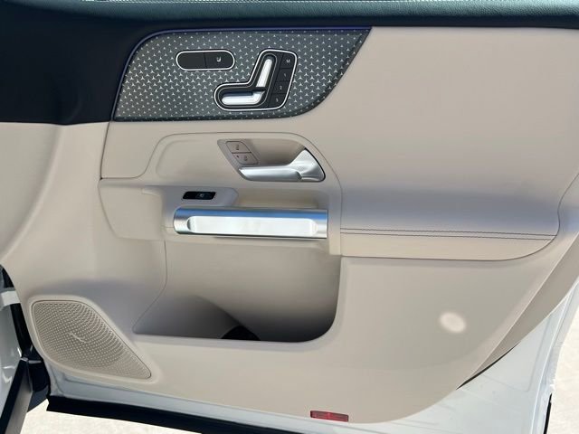 New 2026 White Mercedes-Benz GLB 250 image 29
