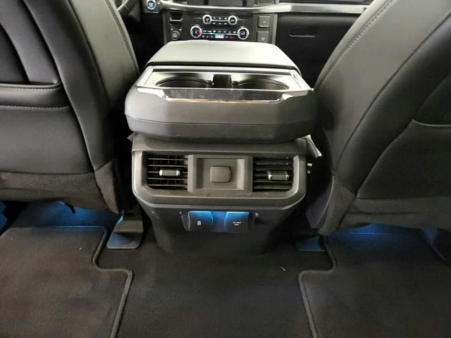 Used 2024  Ford Lariat image 37