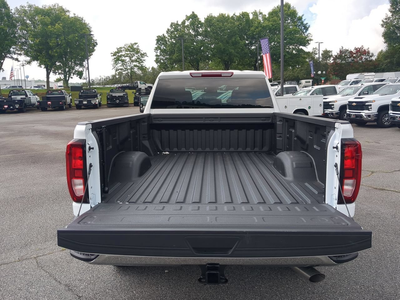 New 2026 Summit White GMC Pro image 24