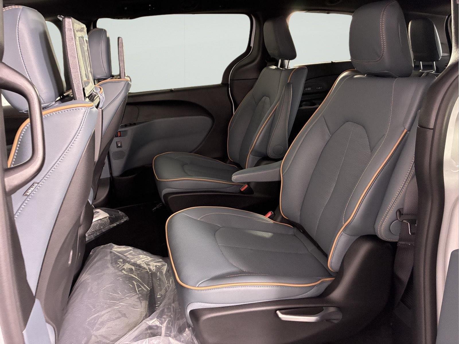 New 2027 Bright White Clear-Coat Exterior Paint Chrysler Pinnacle image 10
