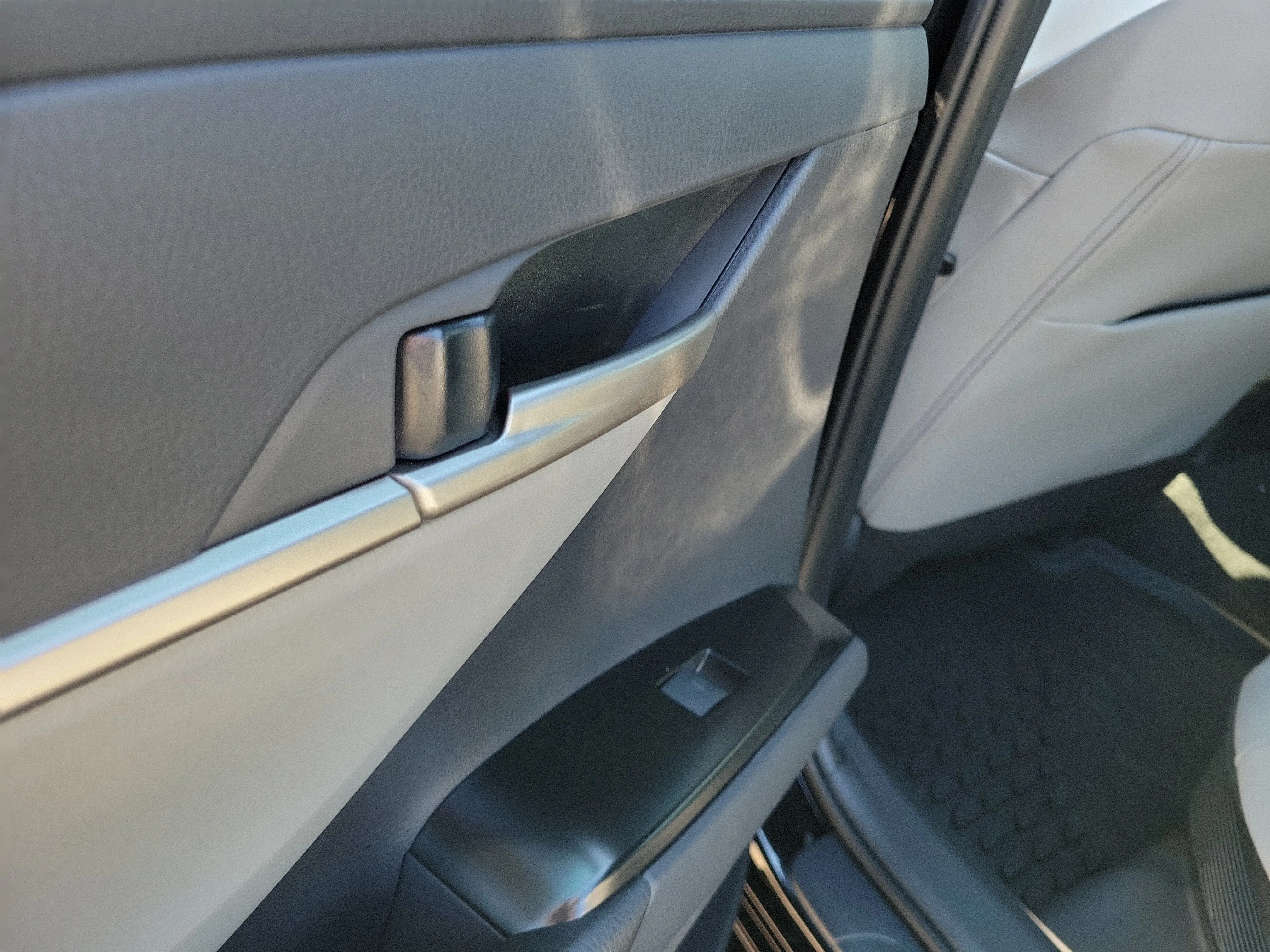 New 2026 Midnight Black Metallic Toyota SE image 13