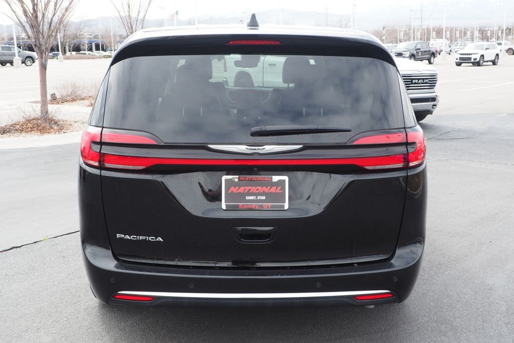 Used 2024 Black Chrysler Touring L image 6