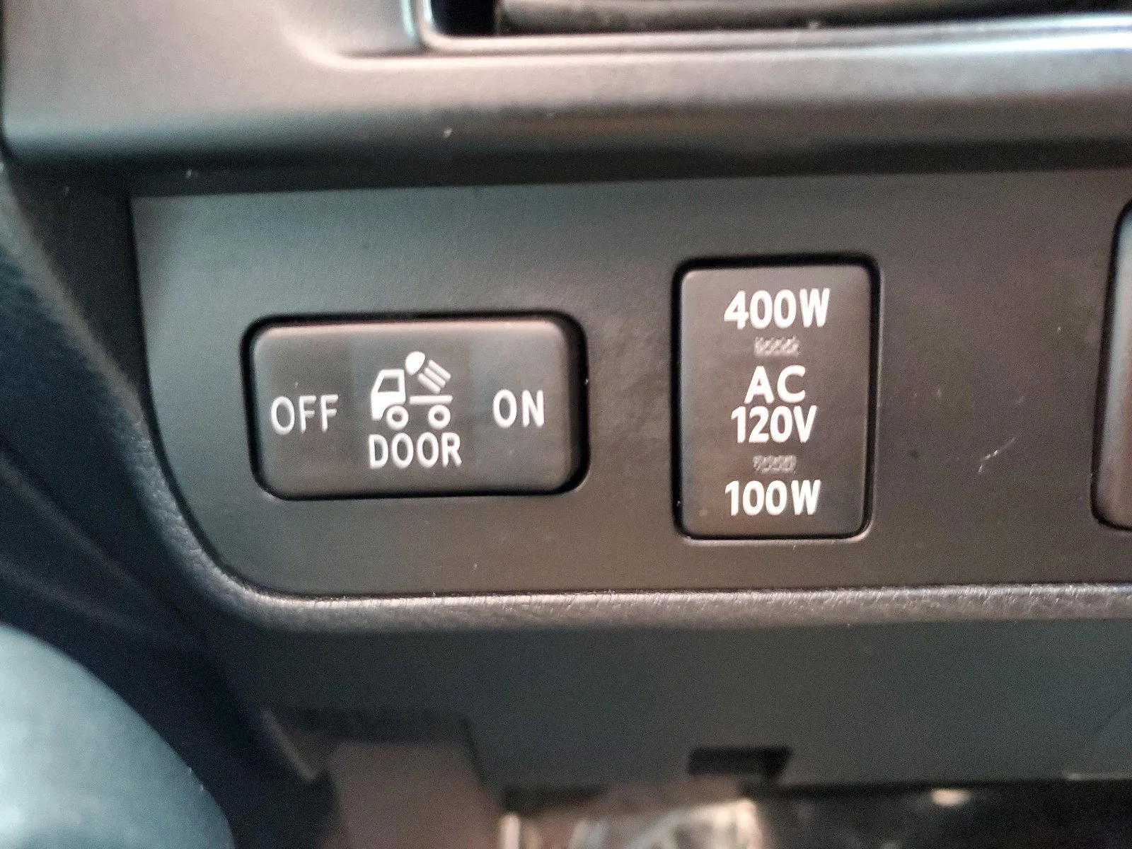 Used 2016  Toyota  image 30