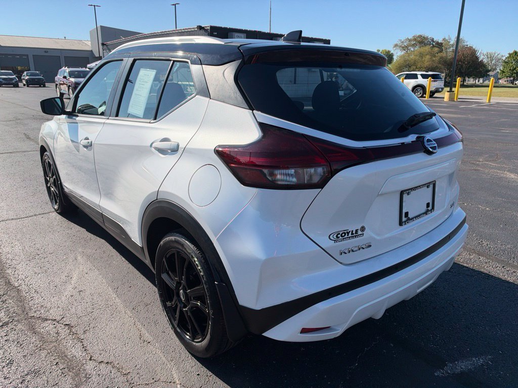 Used 2021 White Nissan SV image 5