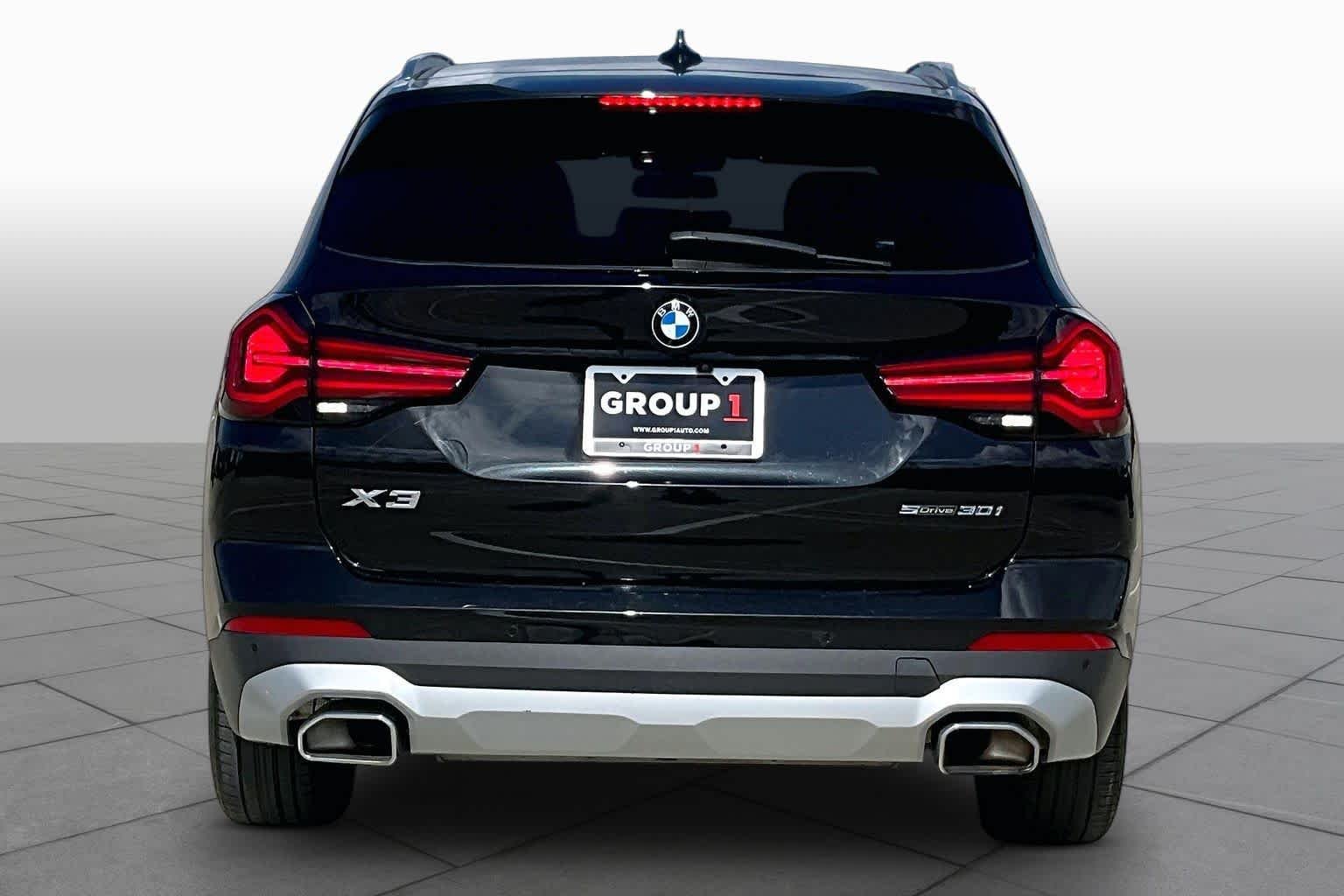 Used 2022 Black Sapphire Metallic BMW sDrive30i image 4