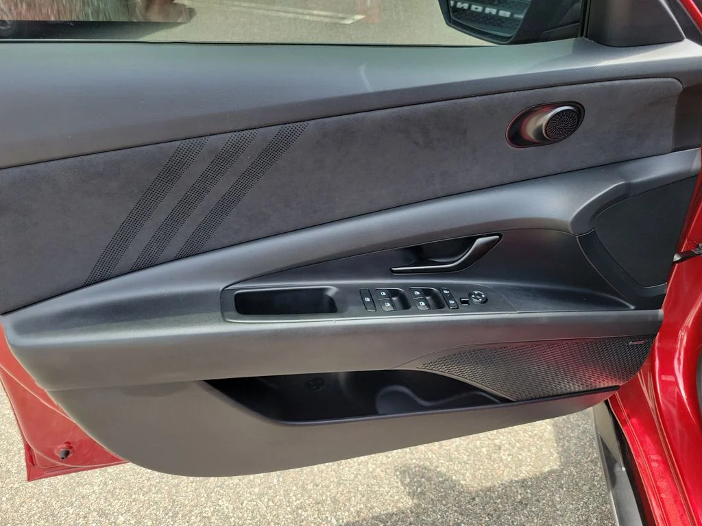 Used 2025 Red Hyundai Base image 15