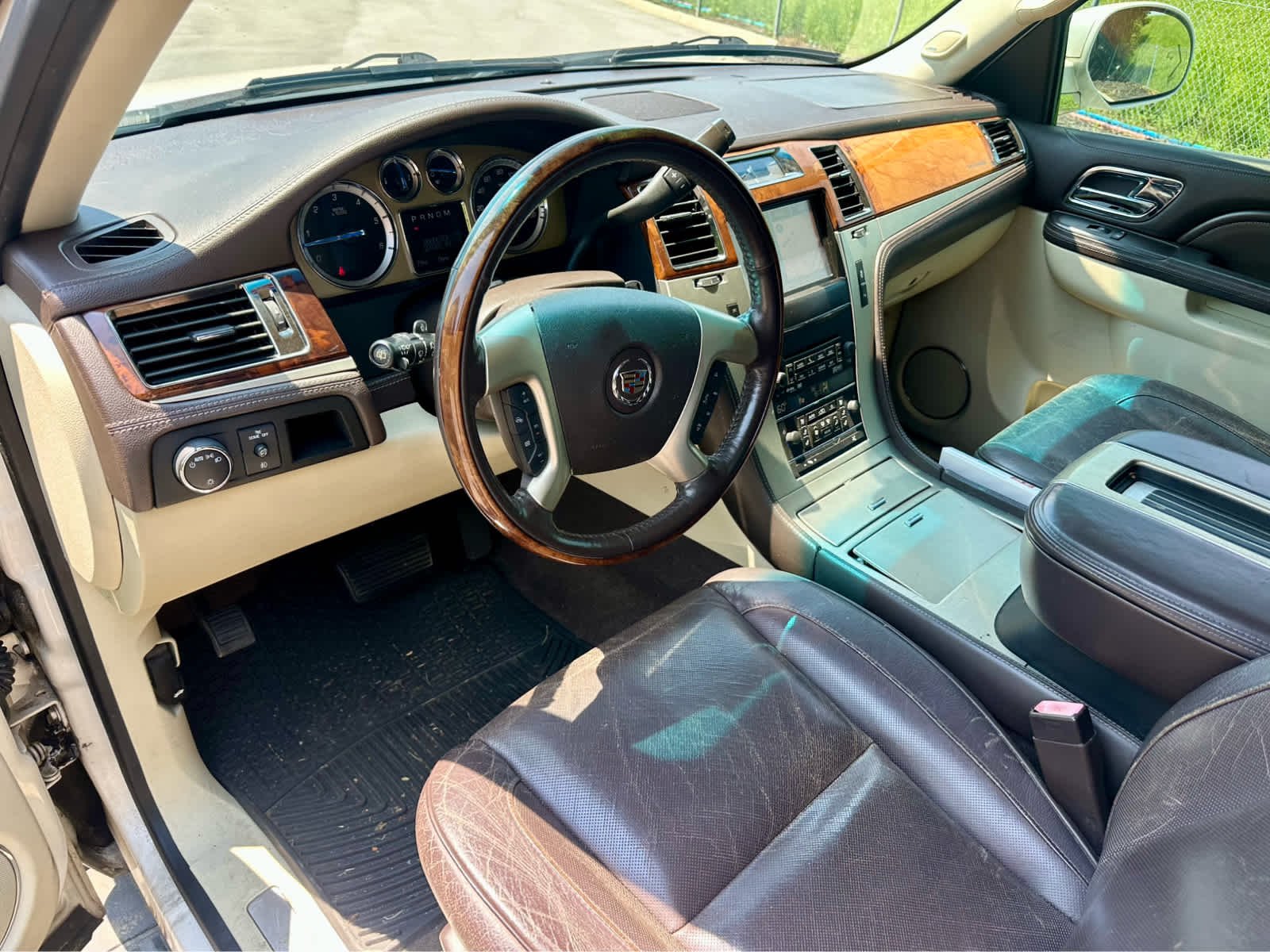 Used 2012 White Diamond Tricoat Cadillac Platinum Edition image 10