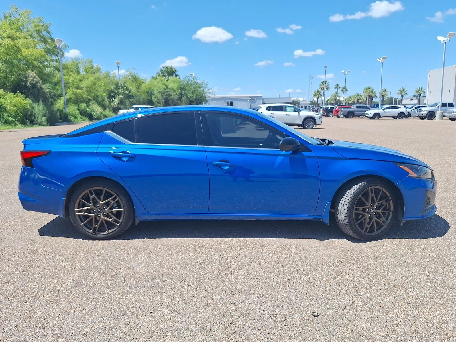 Used 2025 Blue Nissan 2.5 SR image 8