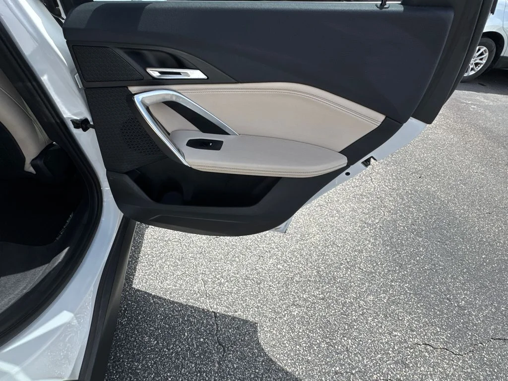 Used 2023 White BMW xDrive28i image 16