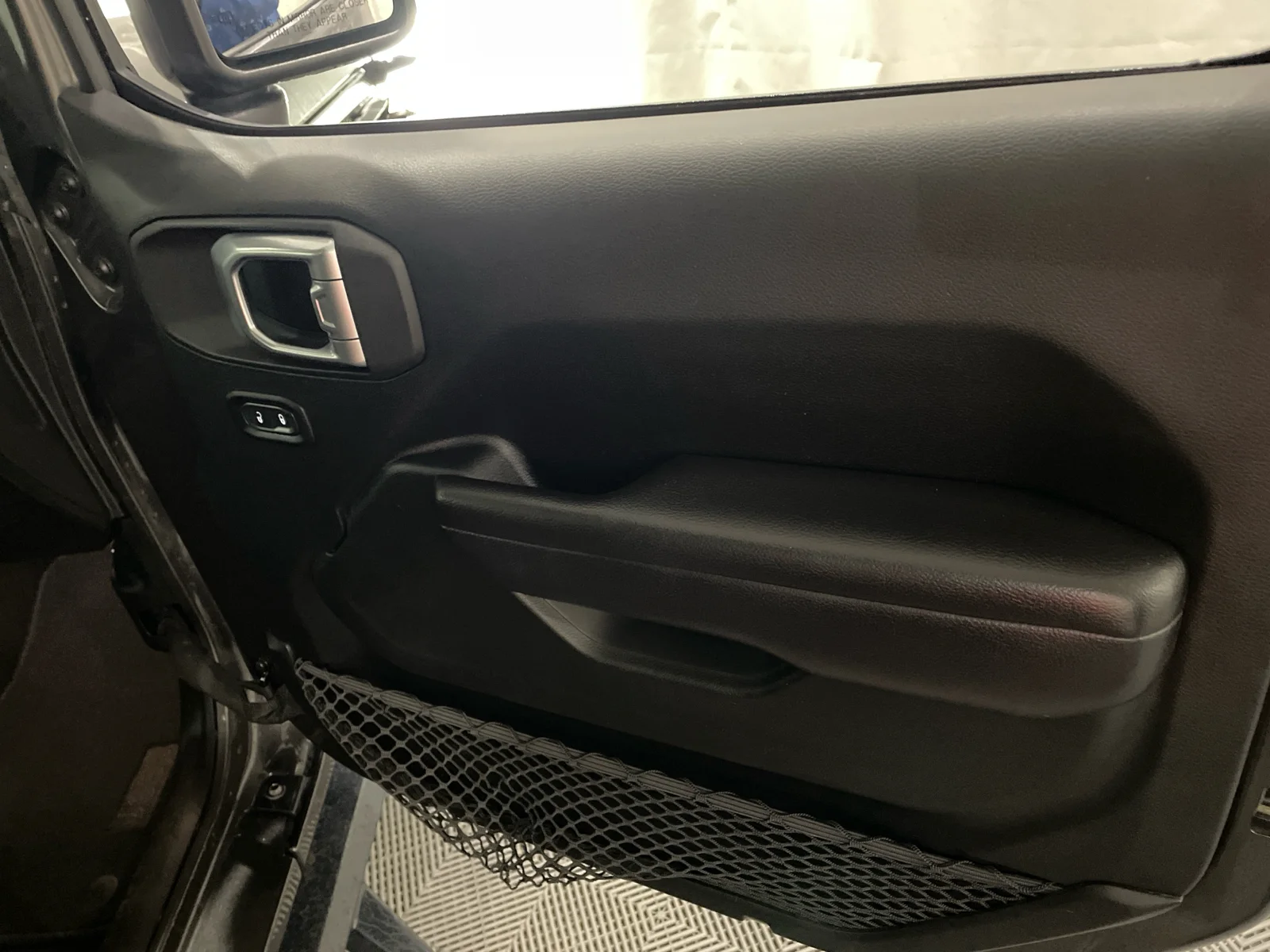 Used 2018 Granite Crystal Metallic Clearcoat Jeep Sport S image 19