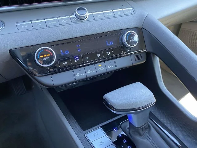 Used 2024 Blue Hyundai SEL image 18