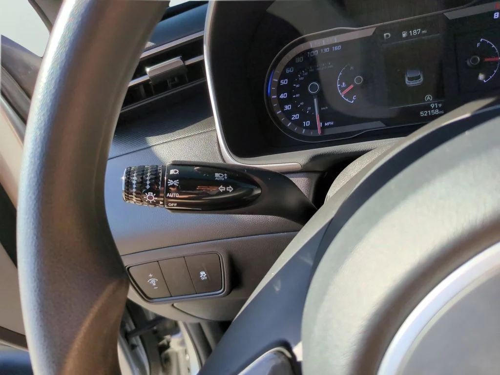 Used 2023 Silver Hyundai SE image 27