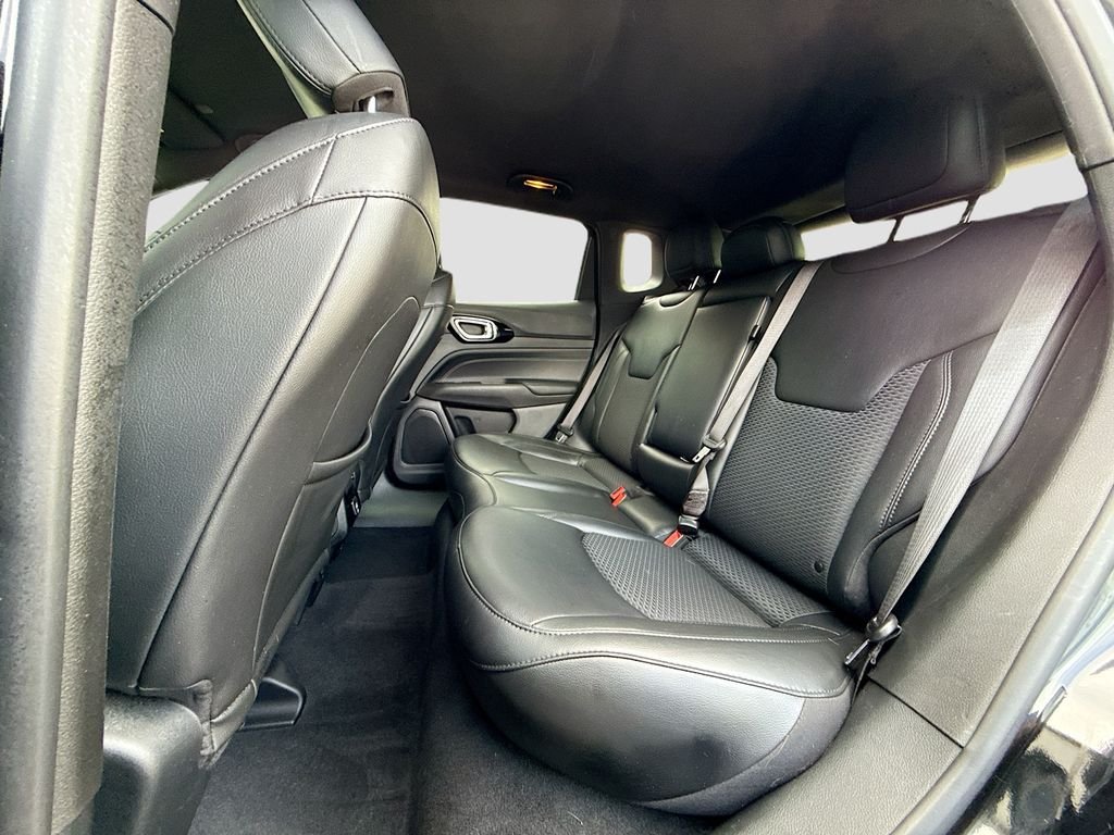 Certified Used 2022 Diamond Black Crystal Pearlcoat Jeep Altitude image 23