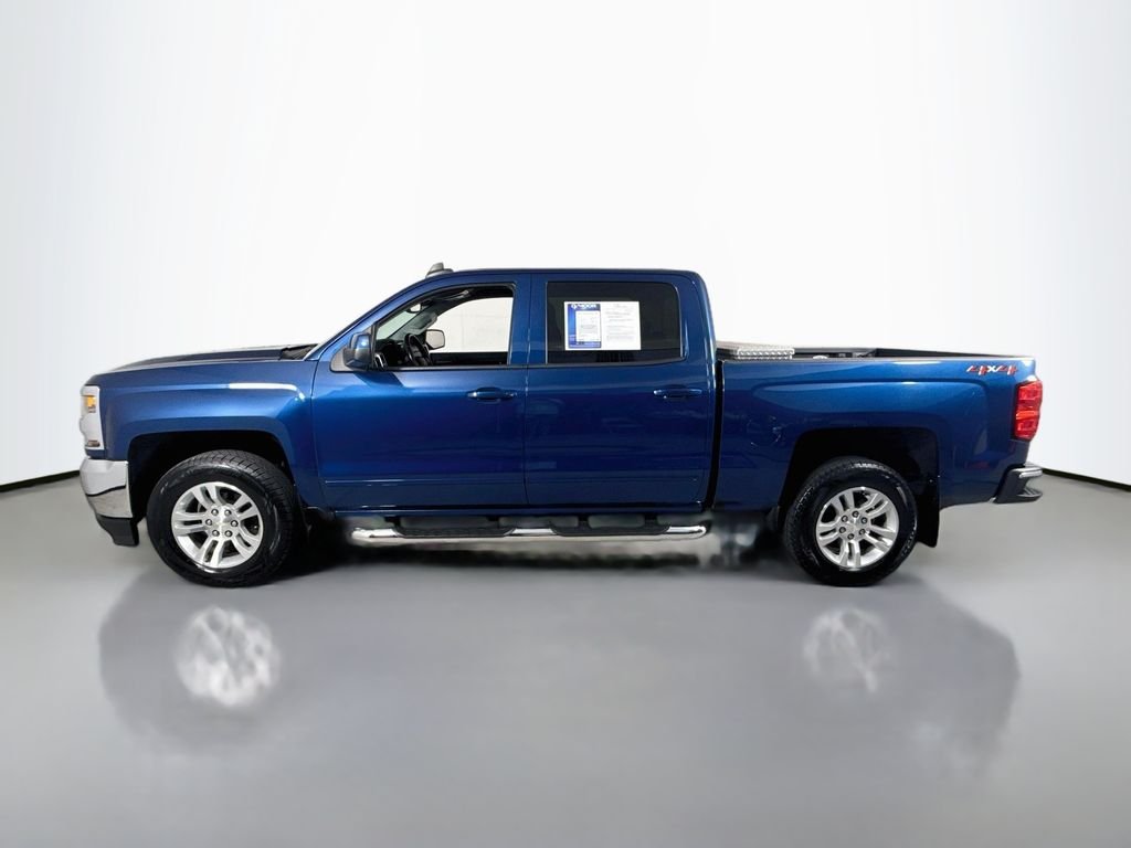 Used 2018 Deep Ocean Blue Metallic Chevrolet LT image 9