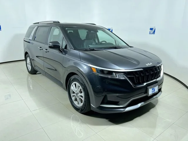 2023 Kia Sedona LX's photo