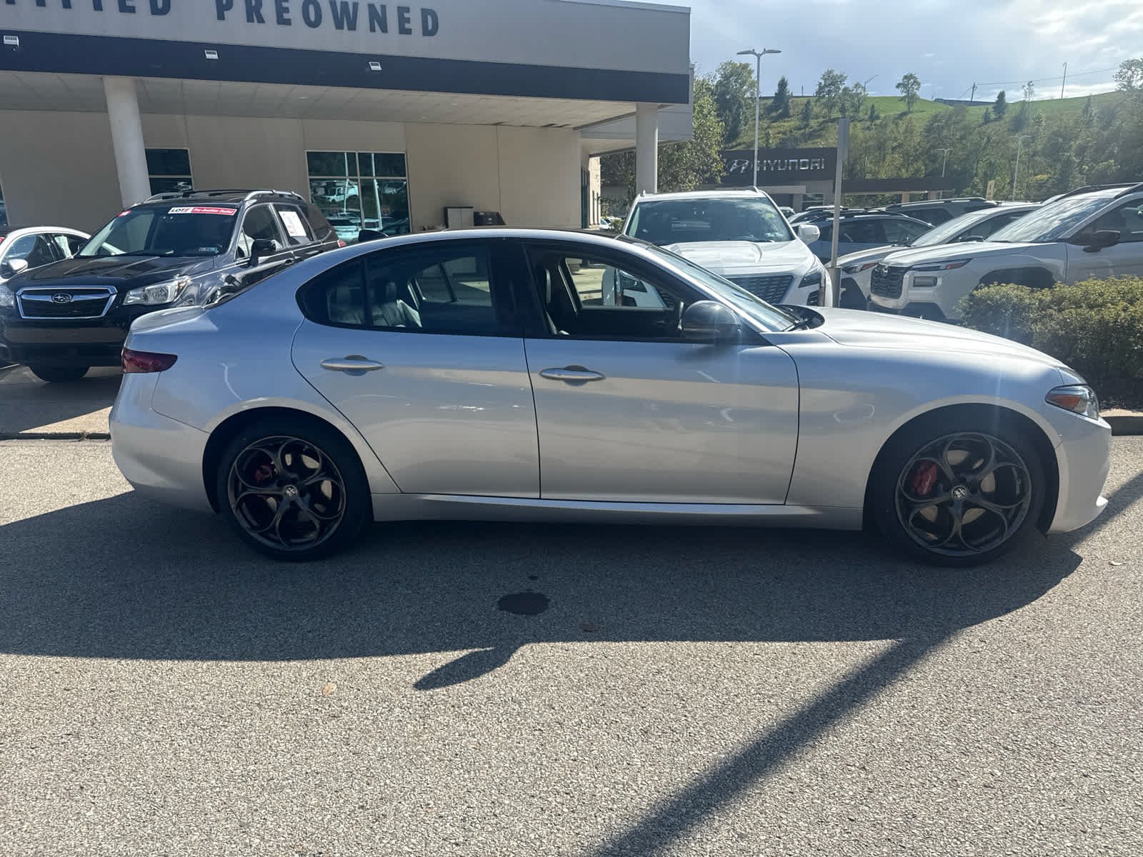 Used 2019  Alfa Romeo Ti image 4