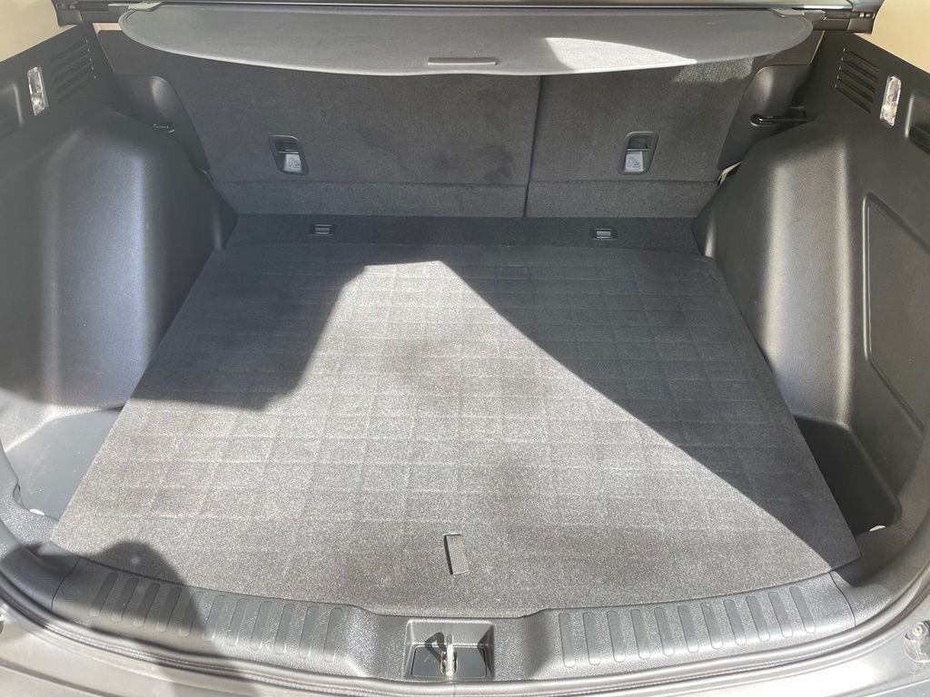 Used 2017 White Diamond Pearl Honda Touring image 10