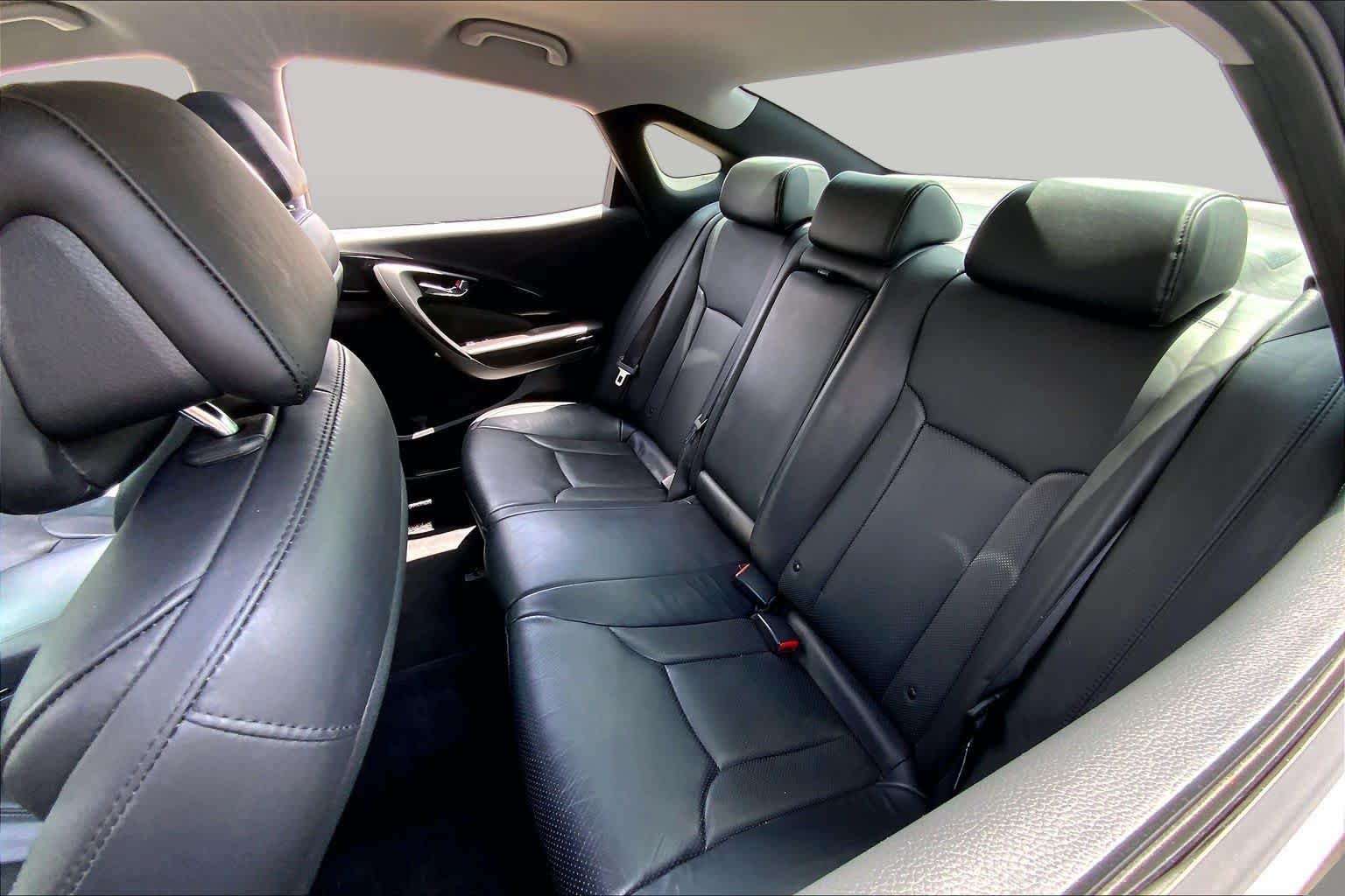 Used 2015 Pewter Gray Metallic Hyundai  image 18