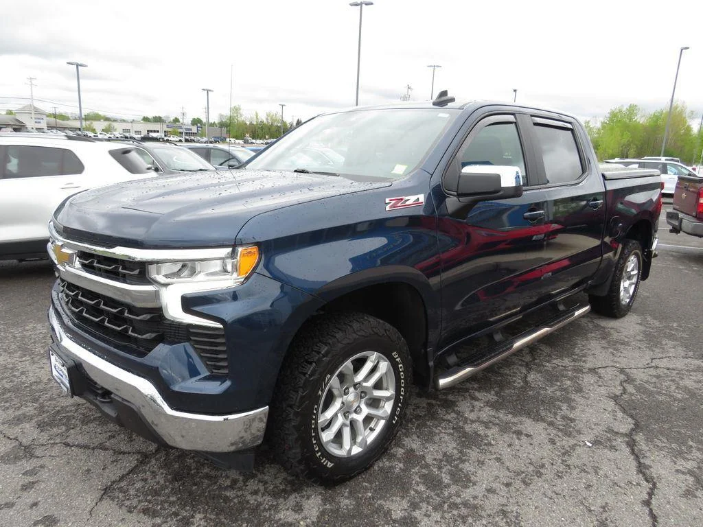 Used 2022 Blue Metallic Chevrolet LT image 10
