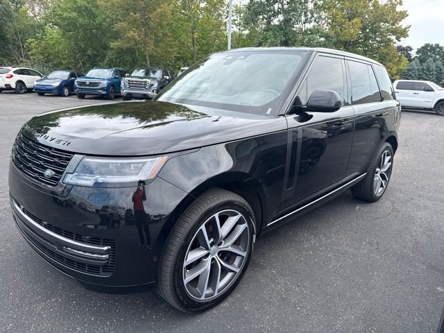 Certified Used 2025 Santorini Black Metallic Land Rover SE image 1