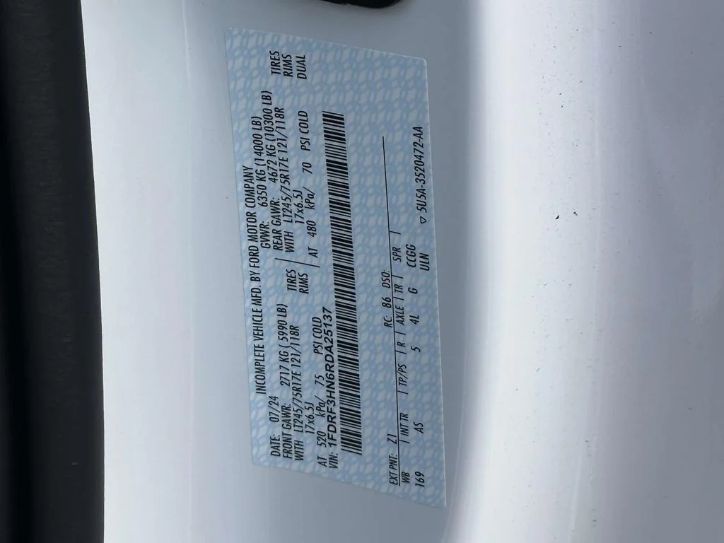 New 2024 Oxford White Ford F-350® XL image 17