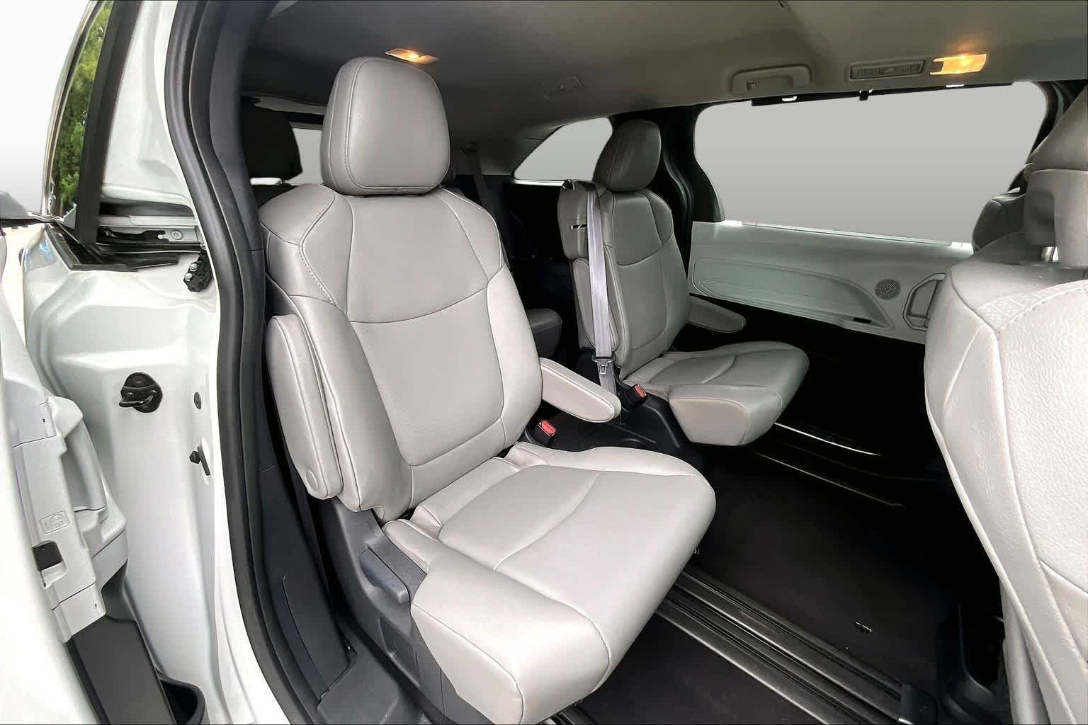 Used 2025 Wind Chill Pearl Toyota XLE image 21