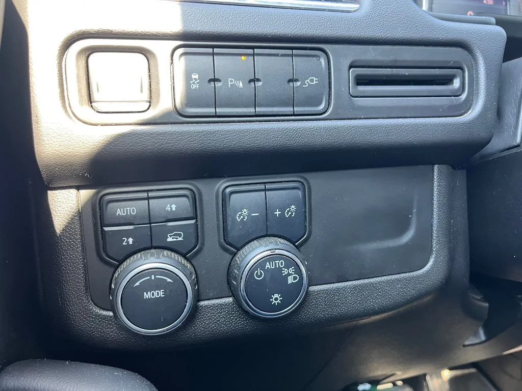 Used 2021  Chevrolet RST image 11