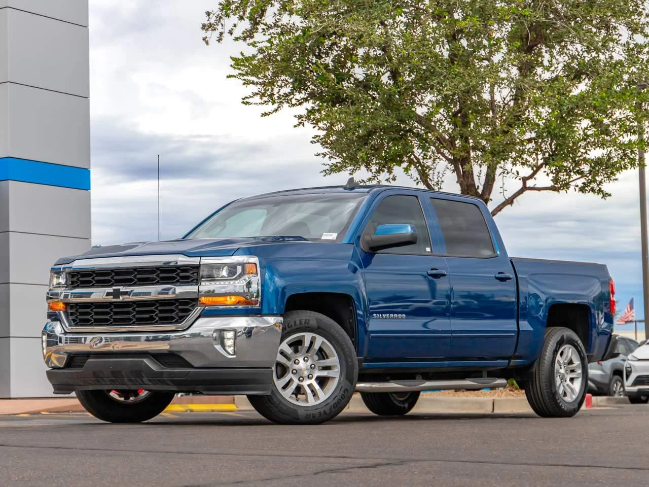 Certified Used 2018 DEEP OCEAN BLUE METALLIC Chevrolet LT image 1