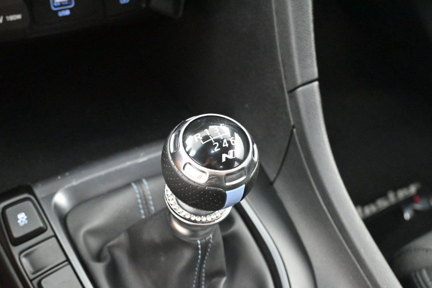 Used 2022 Lunar White Hyundai Base image 23