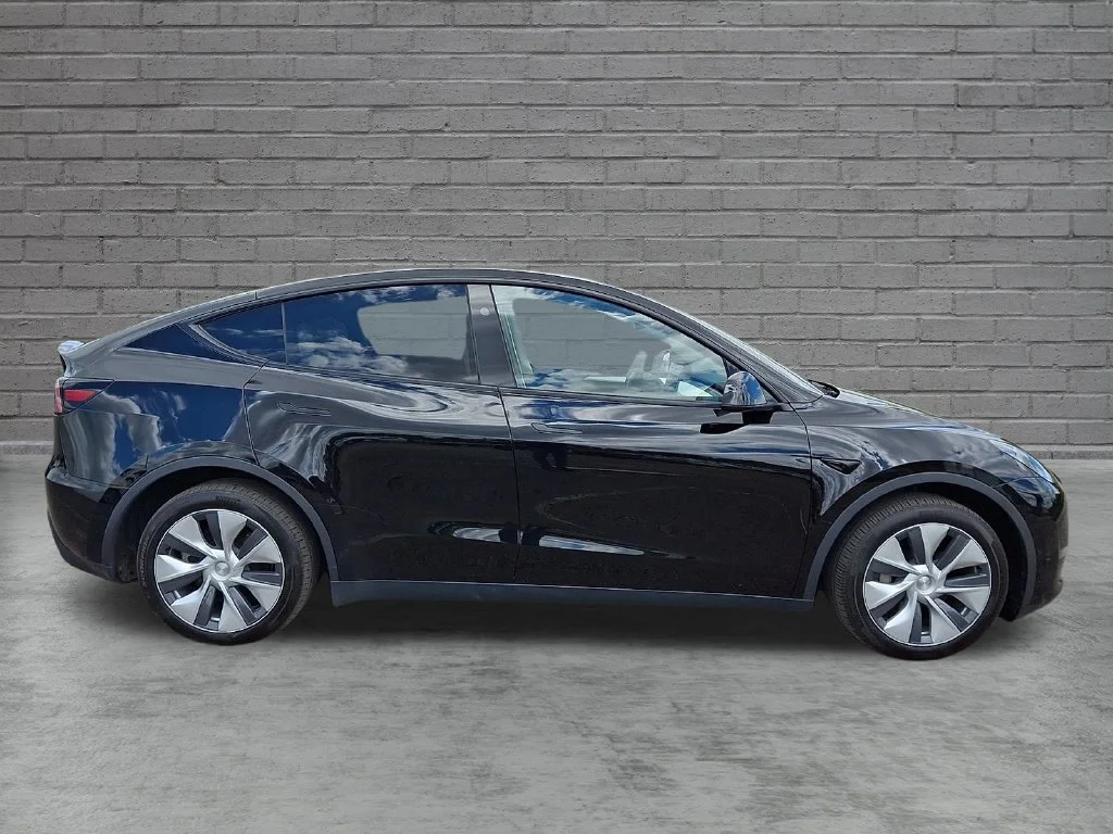 Used 2023  Tesla Long Range image 12