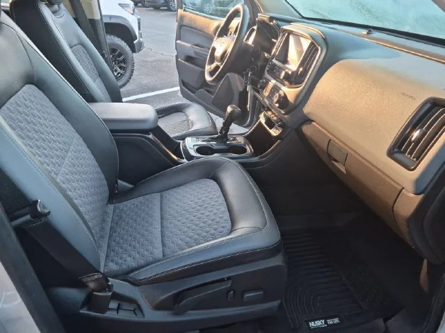 Used 2015 Silver Chevrolet Z71 image 33