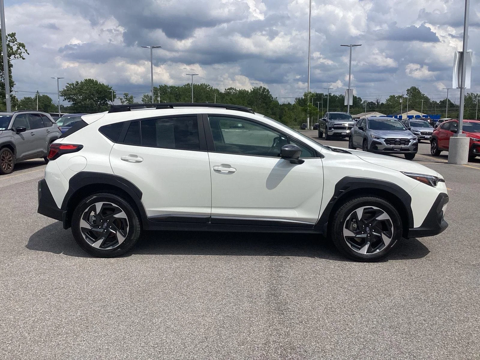 Used 2024 Crystal White Pearl Subaru Limited image 9