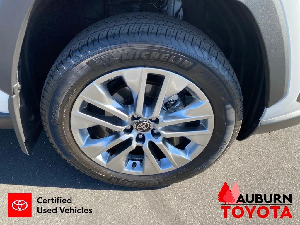 Certified Used 2025 Wind Chill Pearl Toyota Limited image 11