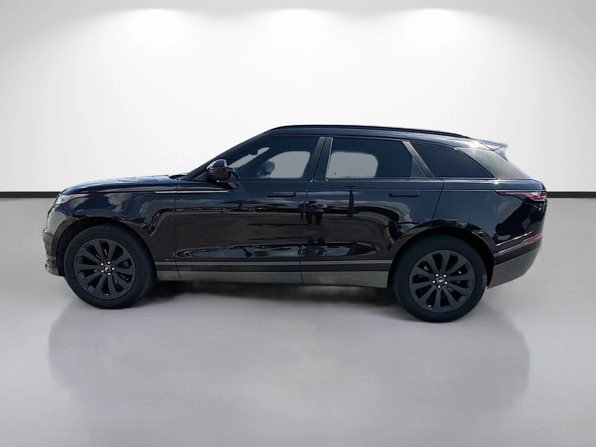 Used 2019 Narvik Black Land Rover R-Dynamic SE image 6
