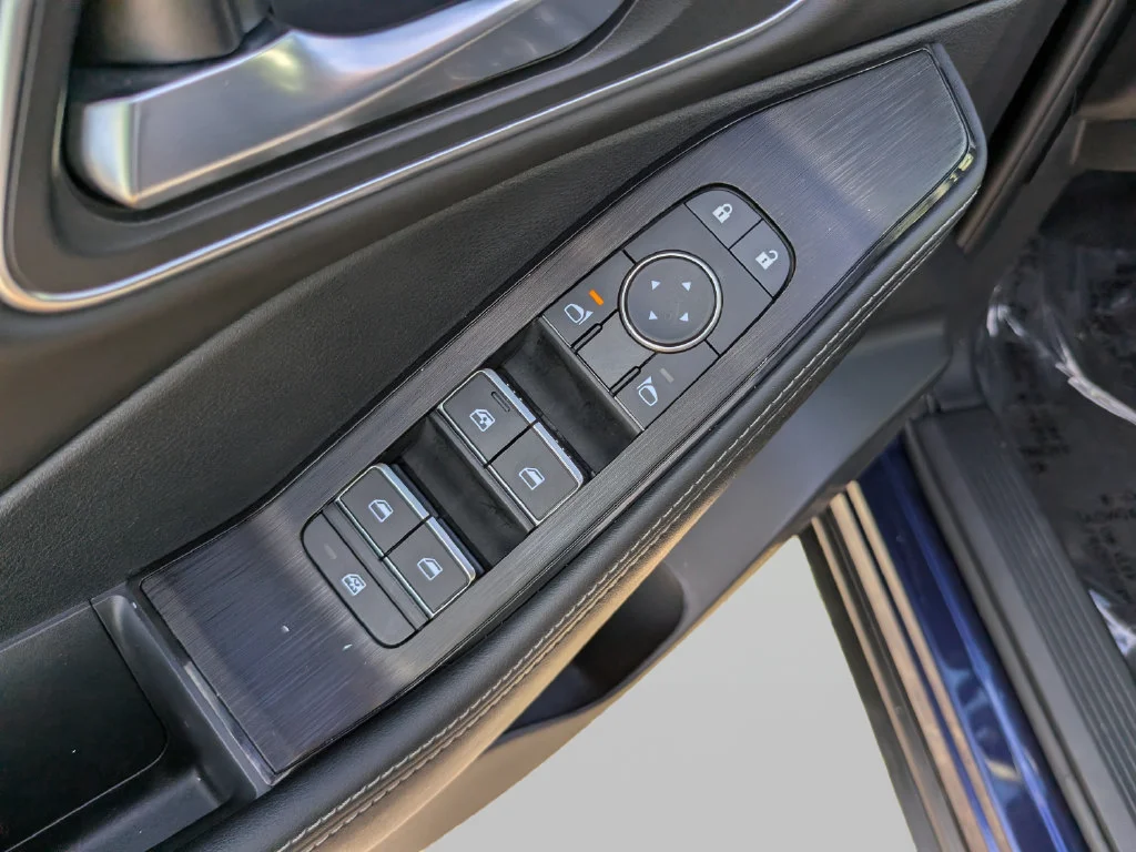 Used 2025 Blue Nissan Platinum image 18