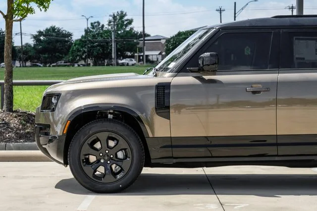 New 2026  Land Rover X-Dynamic SE image 15