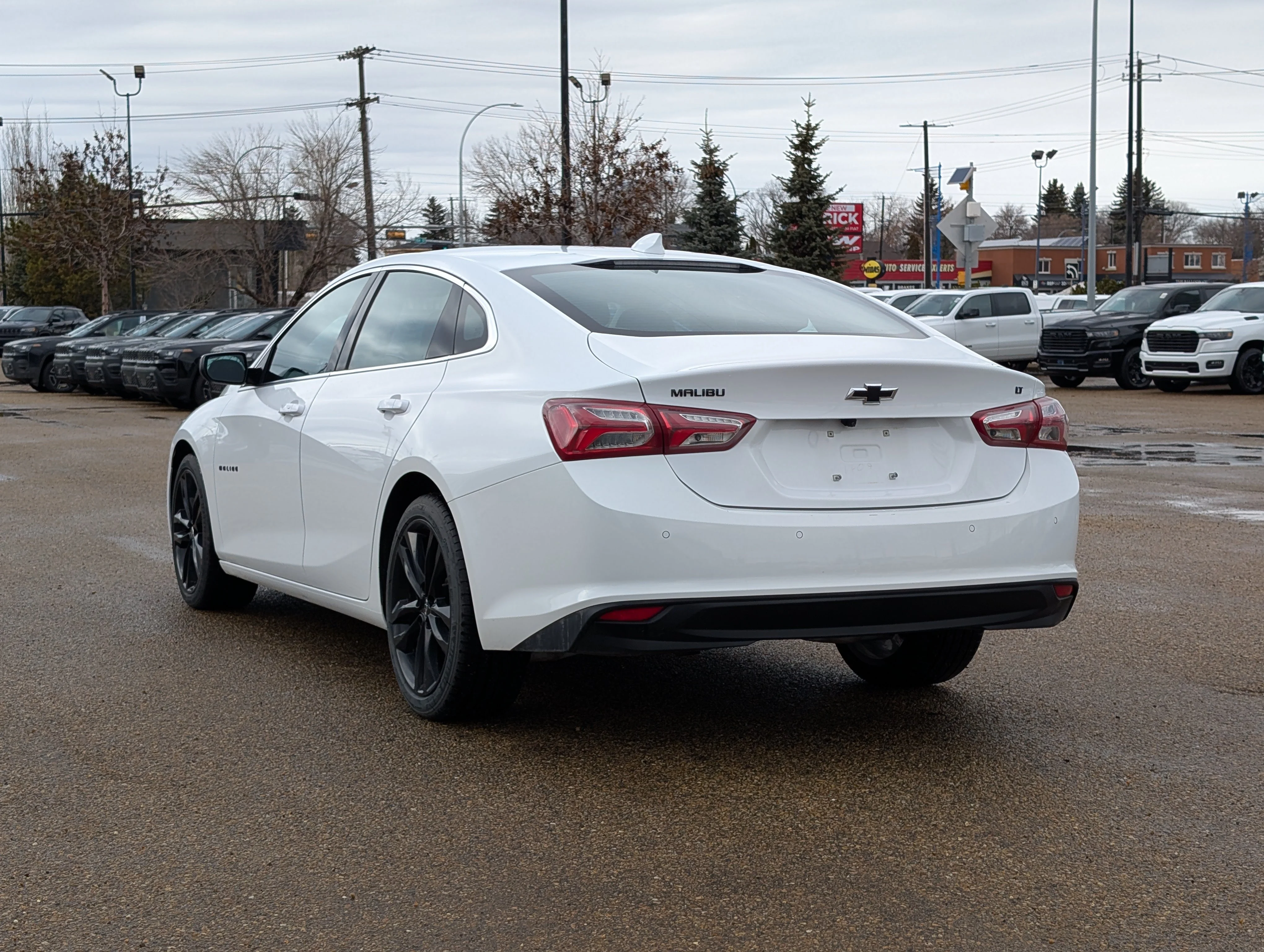 Used 2024 Summit White Chevrolet 1LT image 4